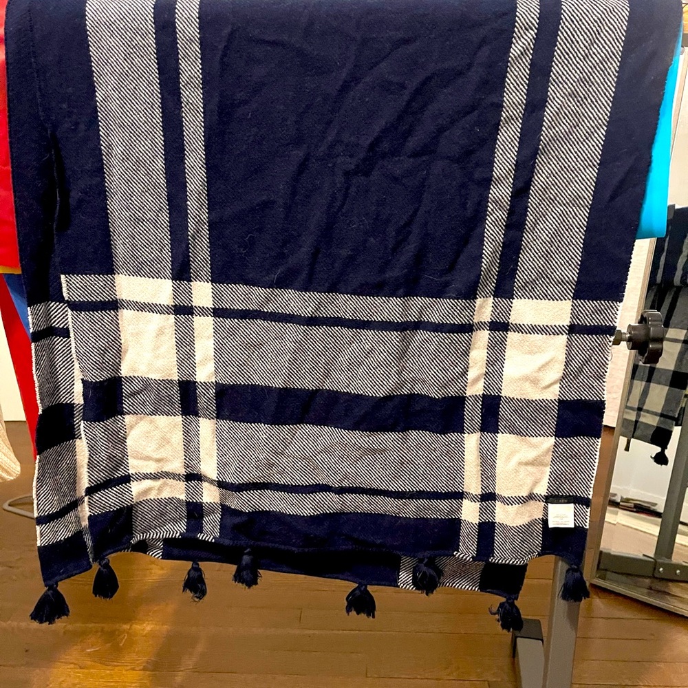J.Crew navy and cream wool blanket scarf